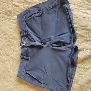 American Eagle Midi shorts